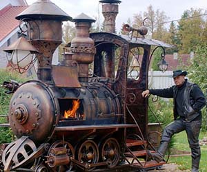 Steampunk-train-barbecue-grill.jpg